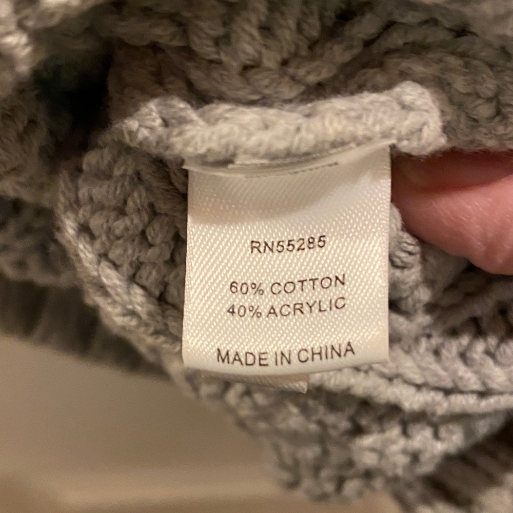 Express Gray Cable Knit Women's Sweater
766 - Picture 6 of 6